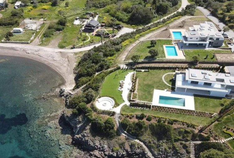 Visual: Luxury Villa Living in Greece